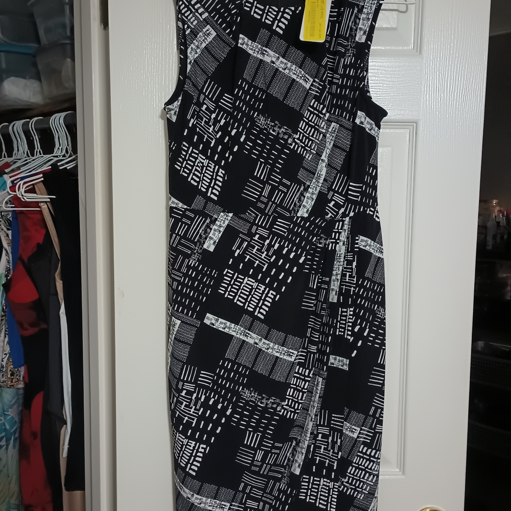Lark & Ro Black and White Geometric Midi Sheath Dress